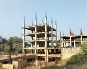 निर्माणाधीन बिल्डिंग